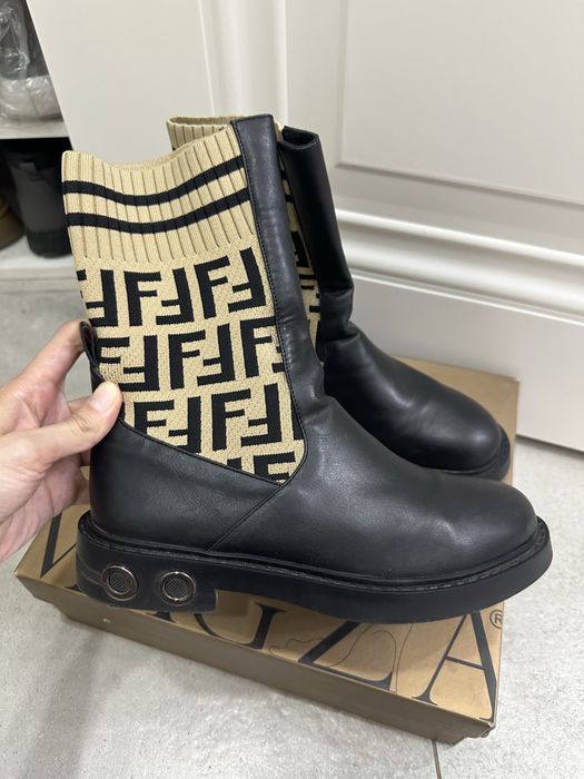 Продам жкнские сапожки