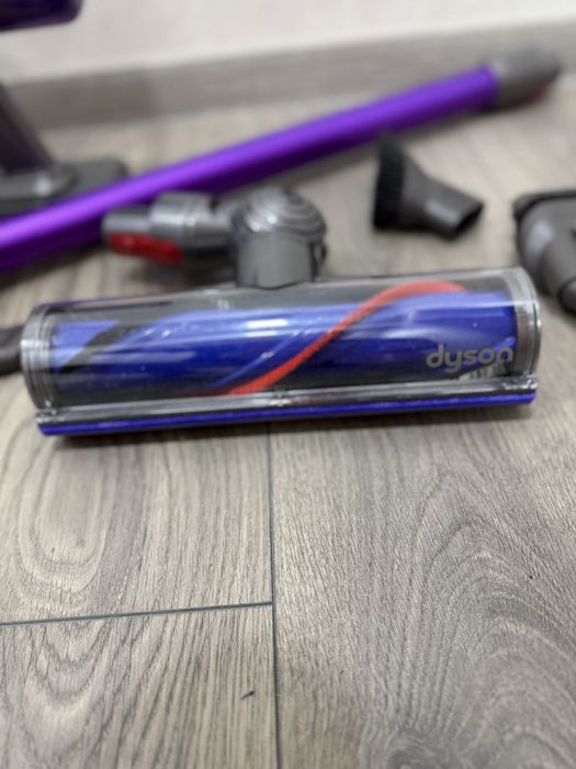 Прахосмукачка Dyson v15