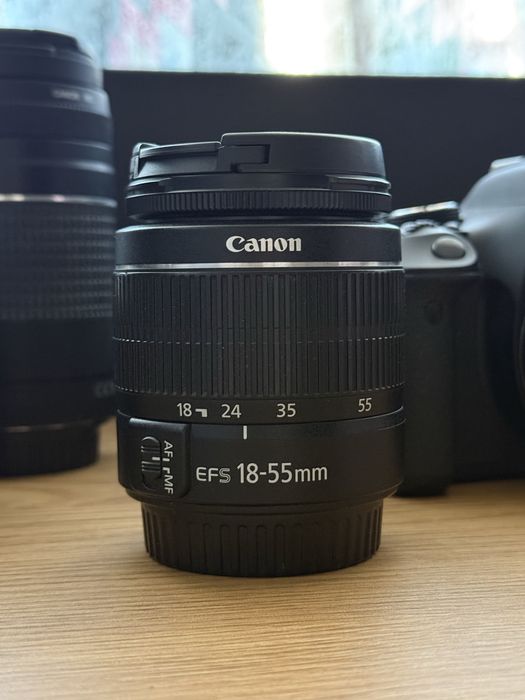 Canon 600D + три обектива + сенник + чанта