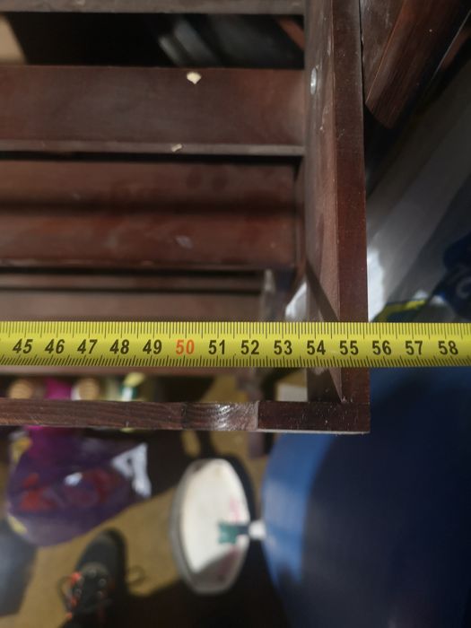 Дървени рафтове за вино