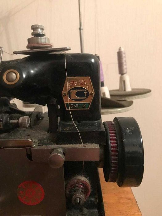 Продам оверлок на 3 нитки б\у