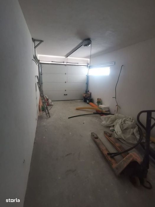 Casa individuala cu terasa,panorama spre lac, garaj, teren 300mp