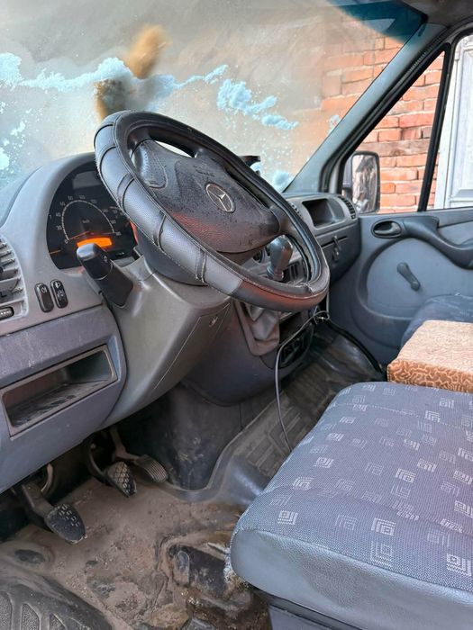 Продавам микробус