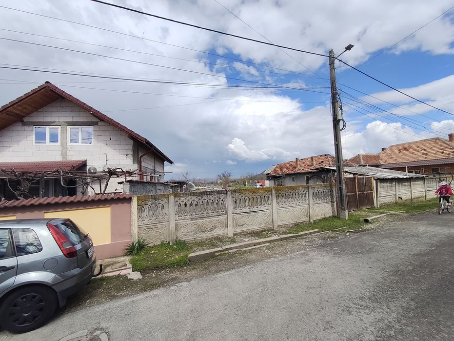 Vând pământ zona centrala Cerneți!