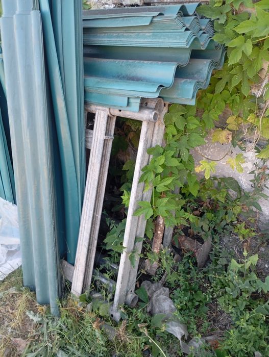 Продам пластмассовую кровлю и леса,
