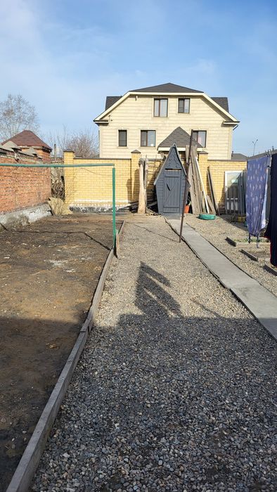 Срочно продам пол дома.