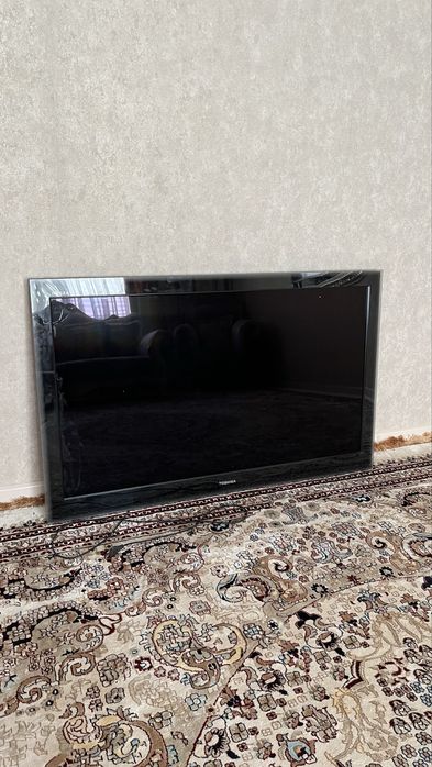 Телевизор  Toshiba, большая диагональ