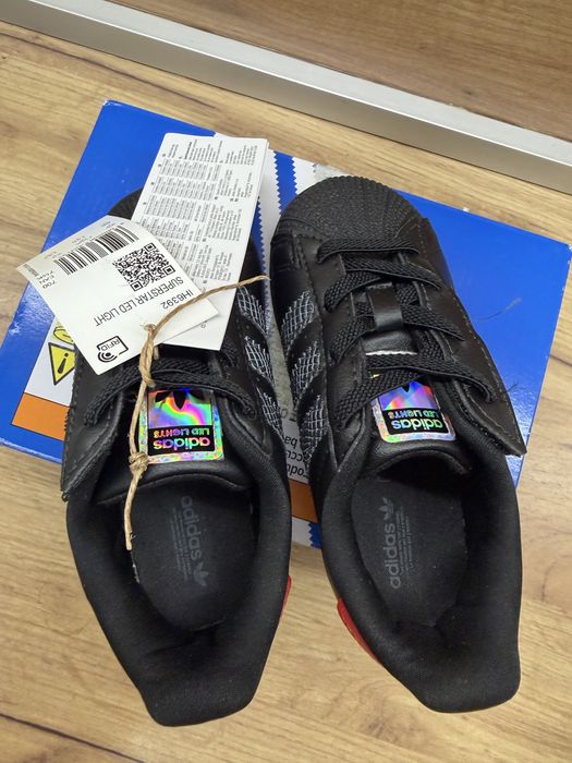 Обувки Adidas 25