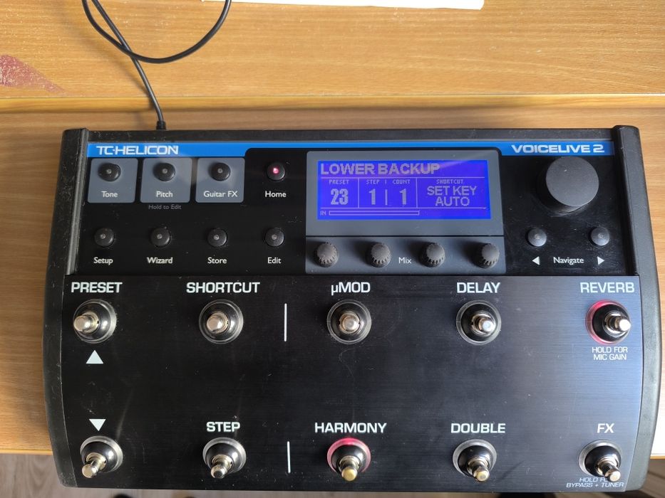 Звуковой, вокальный процессор TC-Helicon Voicelive 2