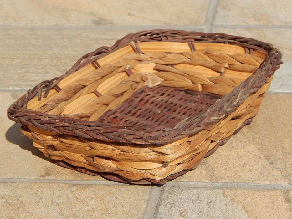 Cosulet impletit din nuiele 21 x 16 x 4.5 cm decorativ uzat