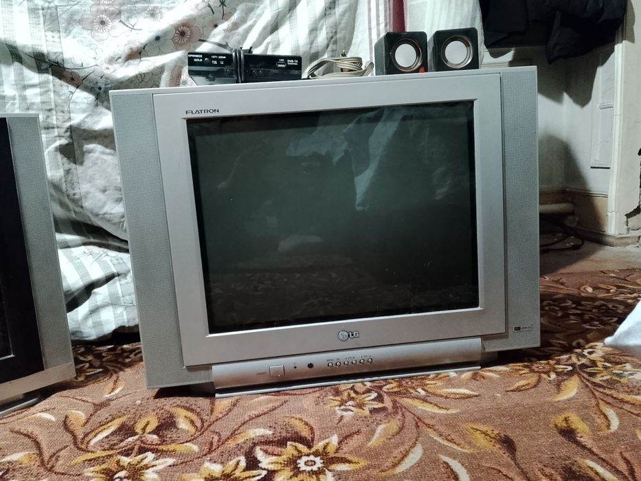 TELVIZOR  soni 2 ta.Holati yaxshi Aksiyasiga  Tunel va 2 ta kalonkacha