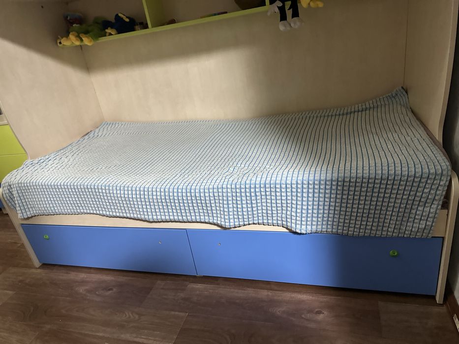 Двухъярусная кровать