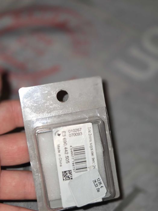 Продавам обеца за нос