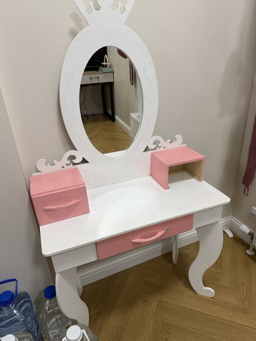 Детский туалетный столик