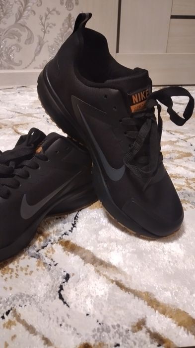 Продаются новые кроссовки