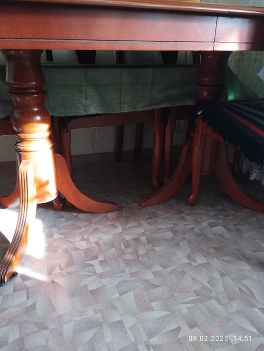 Стол обеденный гостевой