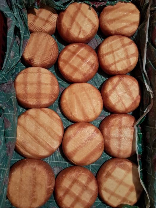 Vand cas afumat din lapte de vaca