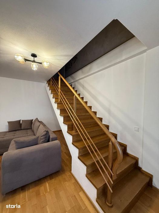 De vanzare Apartament 4 camere cu scara interioara zona Cetate-Piata.