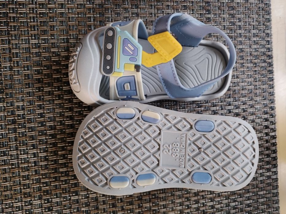 Сандалии 1500 тг