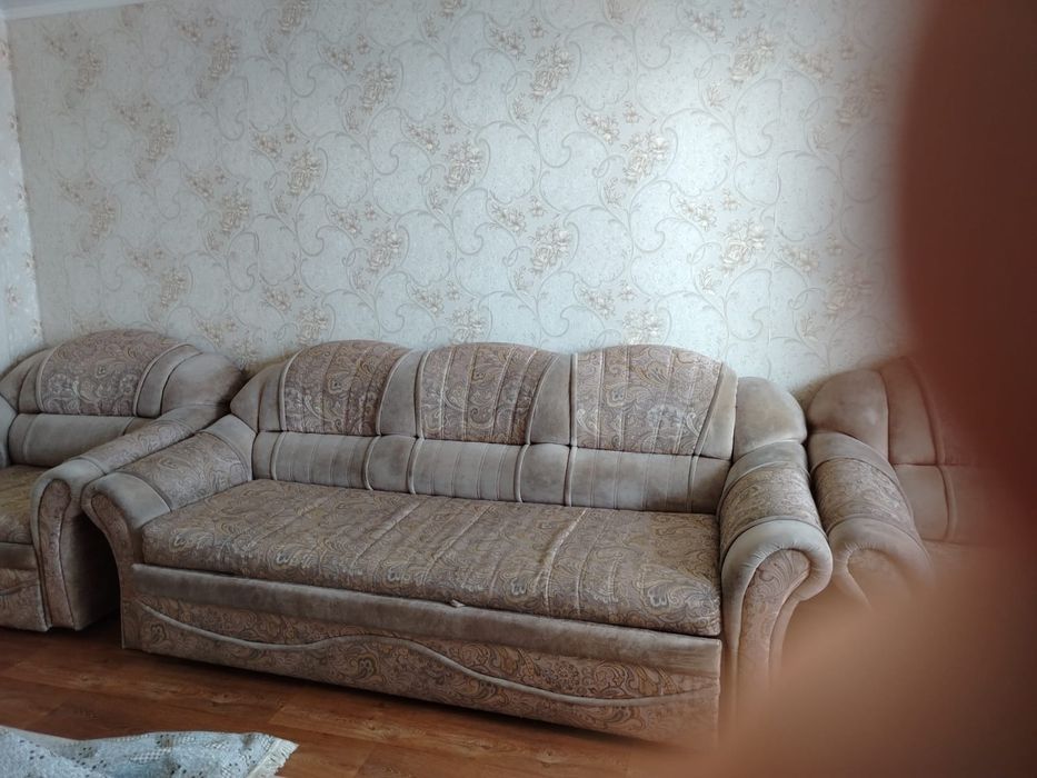 Продам диван с креслами