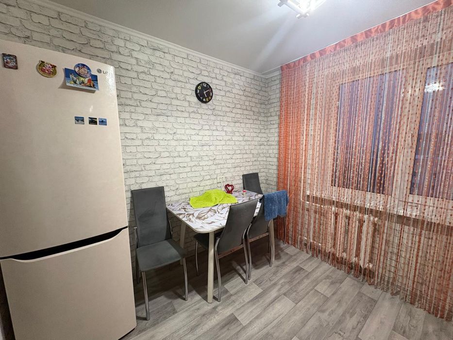 Продам 1 ком квартиру центр .