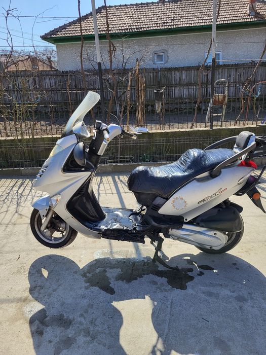 Vand sau schimb scuter kymco grand dink 250 cm