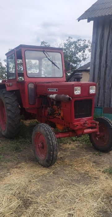 Vând tractor Universal 650