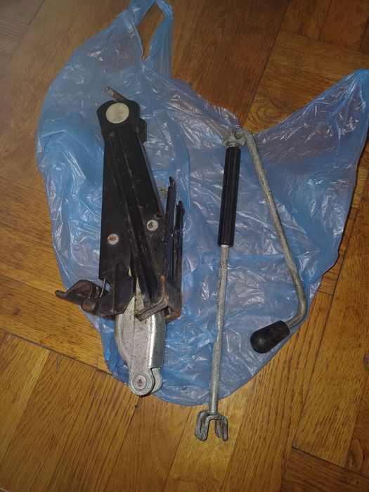 Секретни гайки за алуминиеви джанти и крик от Форд Мондео и оригинални