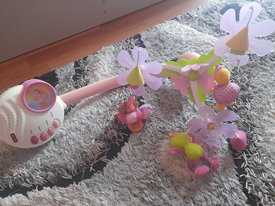 Carusel pătuț copil