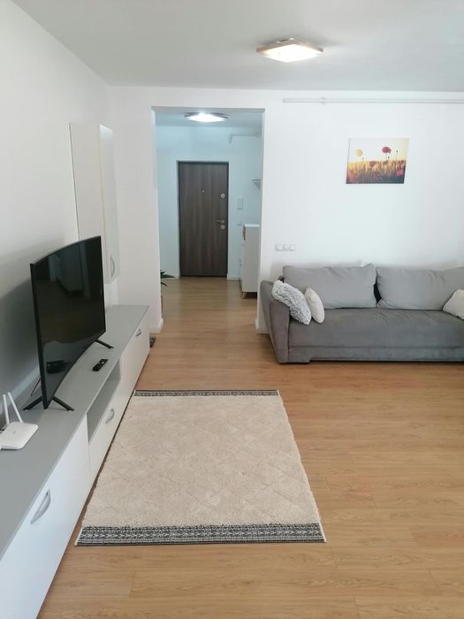 Inchiriez apartament