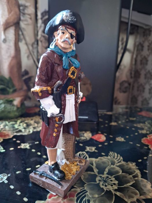 статуэтки разные