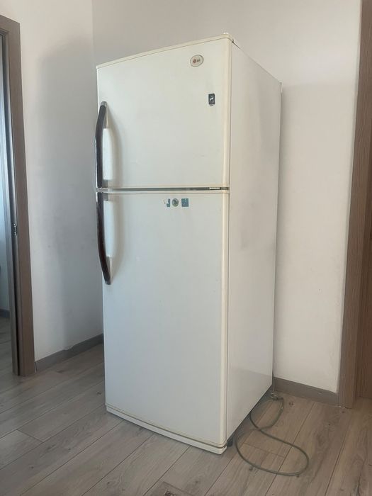 Холодильник LG в хорошем состоянии