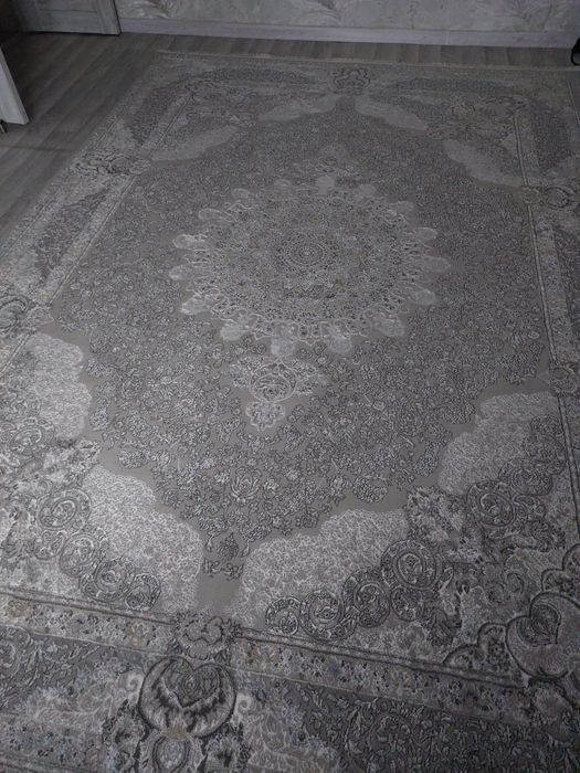 продам ковер белый 2,5х3.5