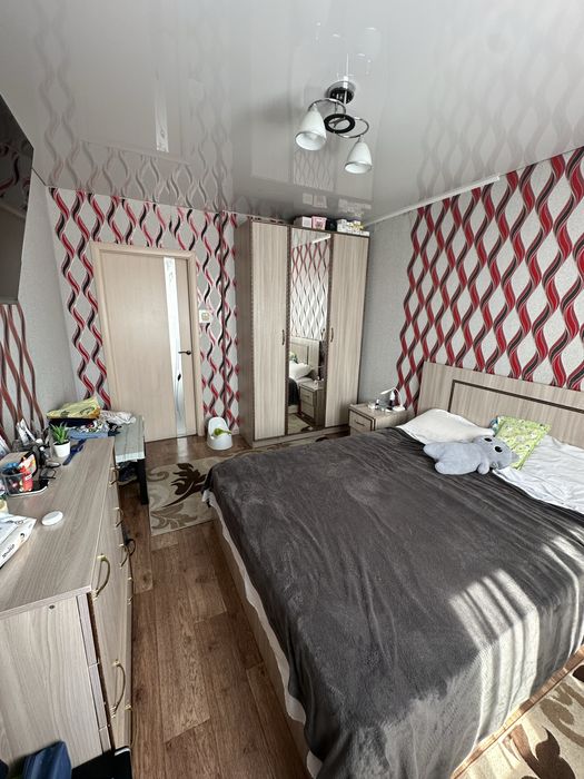 Спальный гаринитур , кровать