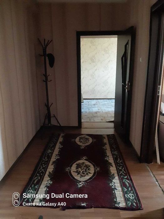 Шаҳар марказида  2/3 хонали уй сотилади!