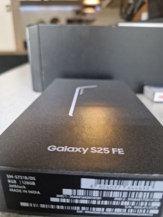 Samsung S 25 FE este nou,sigilat,predare personala in Sibiu