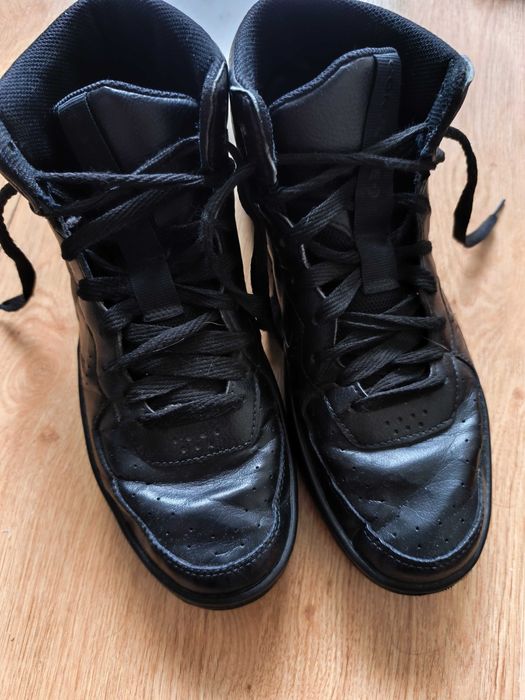 Запазени маратонки Converse