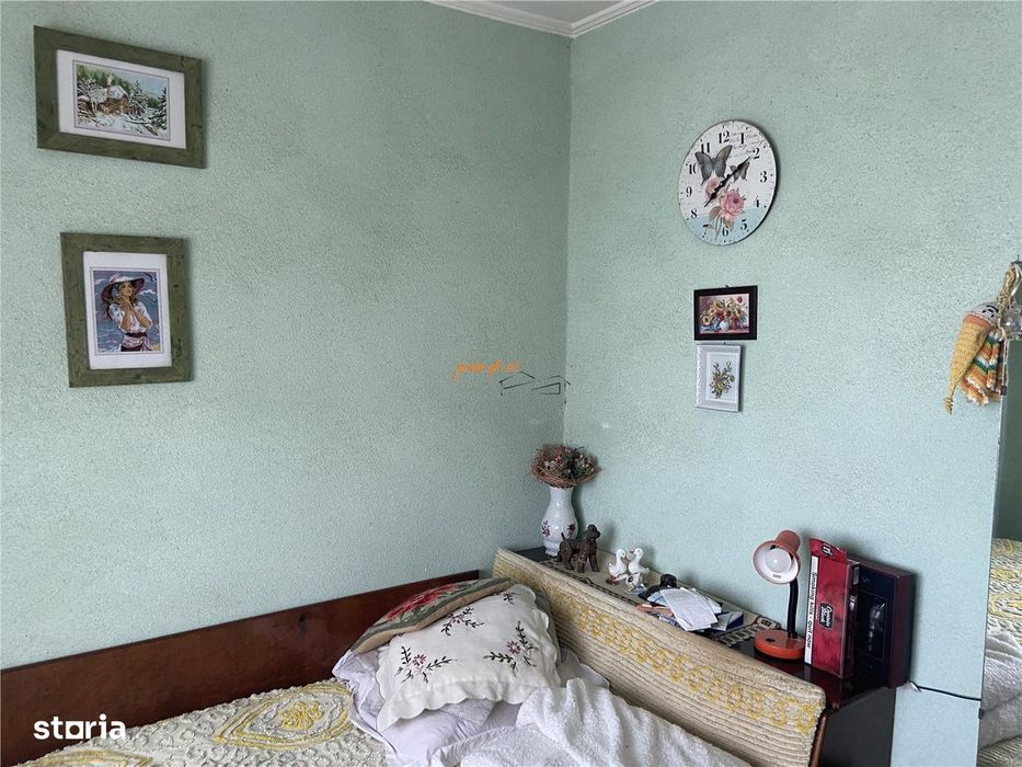 Apartament 3 camere , zona Scoala nr 10 , et 78 , decomandat , liber