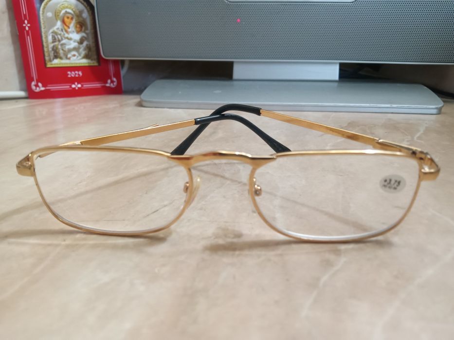 Универсални диоптрични очила с метална рамка