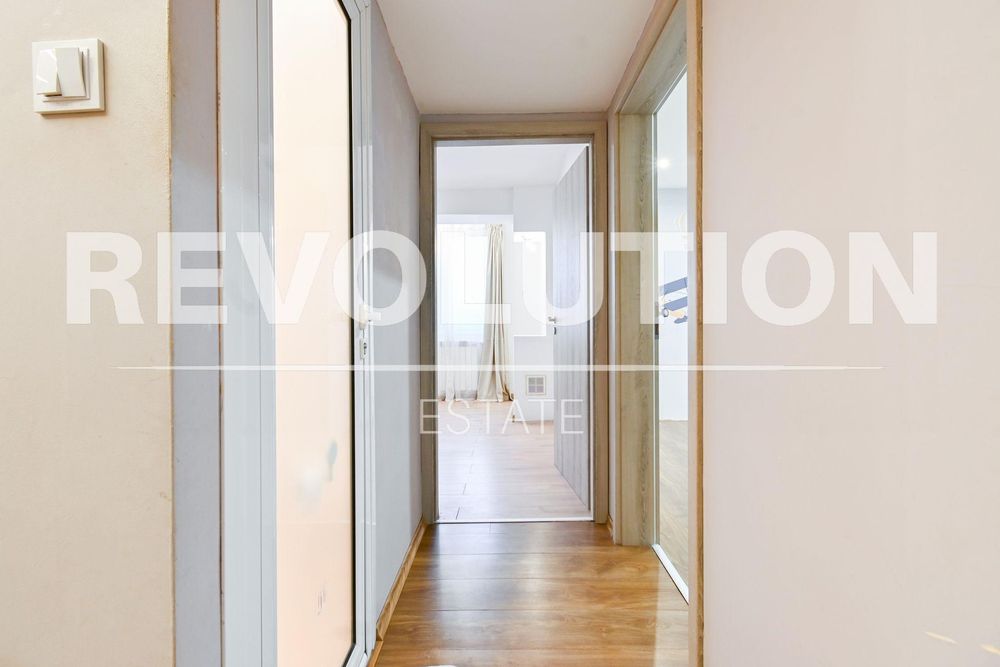 Продава се Тристаен апартамент в София, Фондови жилища - 61 кв.м за 1522 €/кв.м - Снимка #8