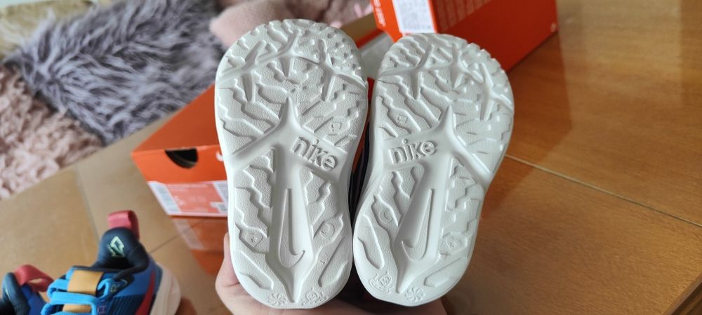 Чисто нови Детски маратонки Nike размер 21
