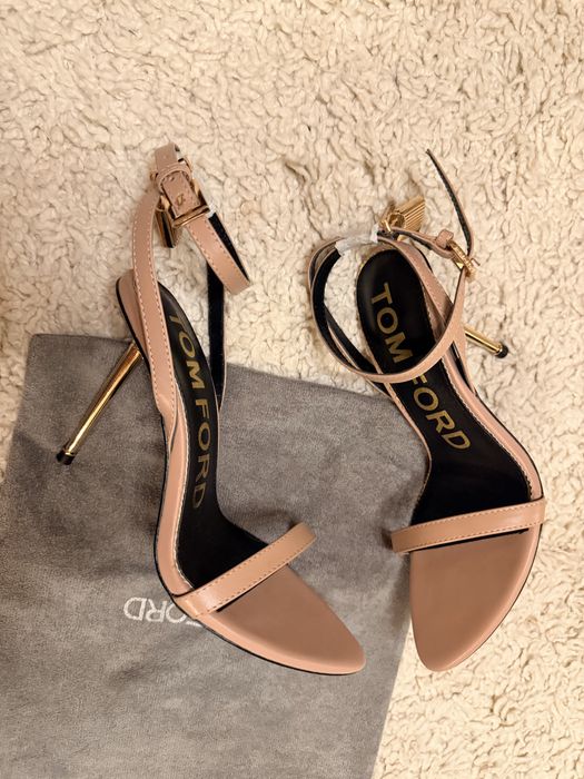 Sanda dama Tom Ford roz