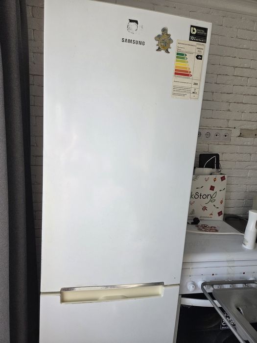 Продам холодильник