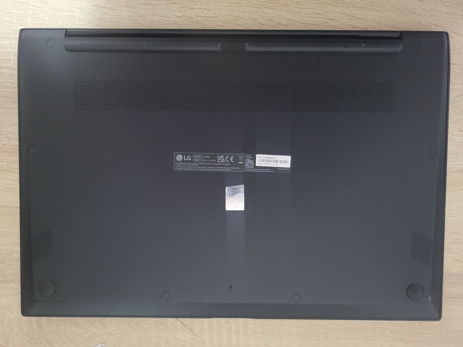 Vand Laptop LG Gram 17