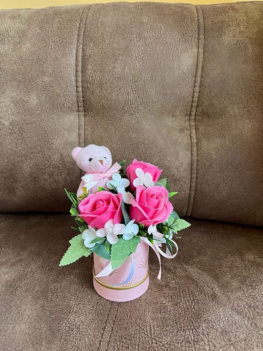 Аранжировка от изкуствени цветя