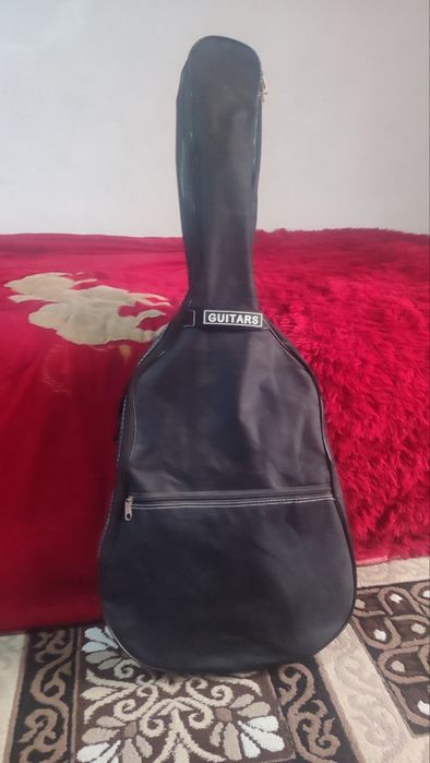 Gitara akustik yangi holatda
