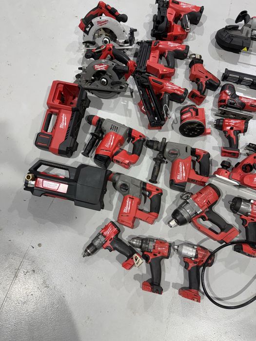Bormasina rotopercutor gresor lanterna slefuitor impact milwaukee m18