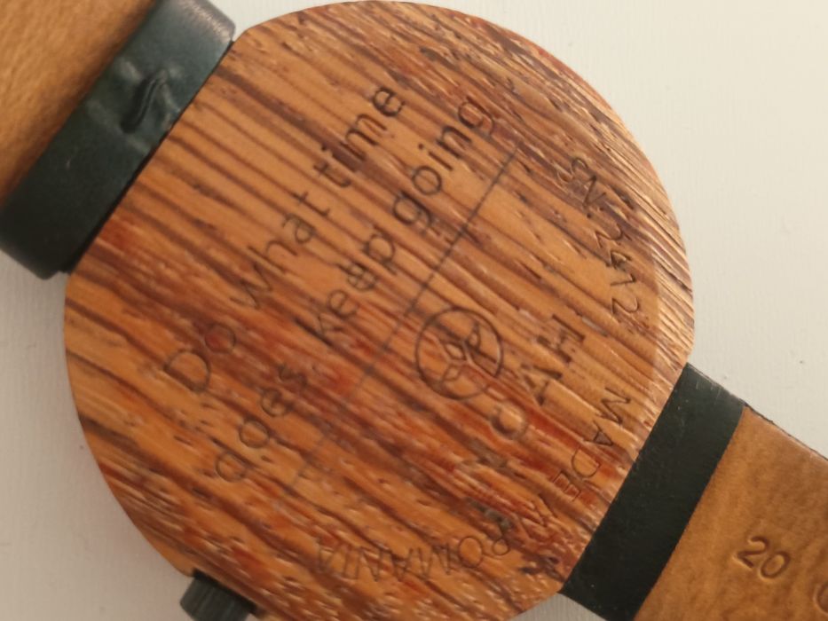 Ceas de ocazie  NOAH - lemn de măslin, cure din piele naturală.