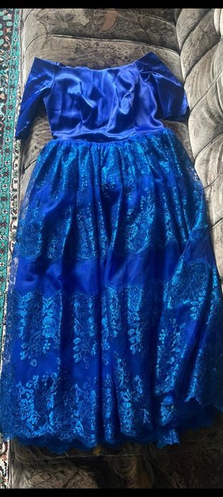 Платье б/у, лёгкие, красивые