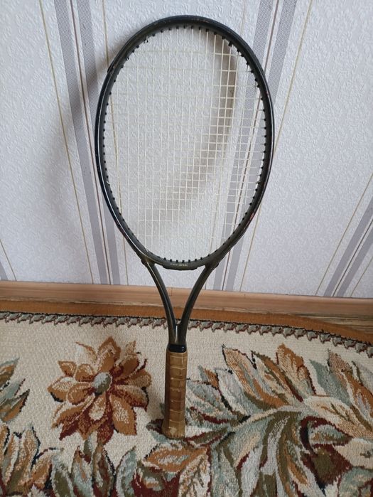 Продам теннисную ракетку